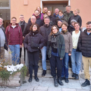 The participants of QueerSearch's annual meeting at the entrance of LeZ