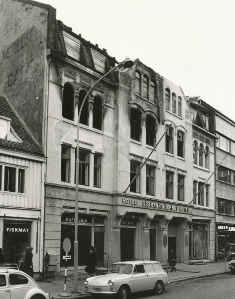 Trondheimsavdelinga av Forbundet av 1948 heldt til på Hotell Sjømannshjemmet i Thomas Angells gate 12B. Foto: Ukjent fotograf 1968, Trondheim byarkiv, fra Trondheim Brannvesens arkiv.