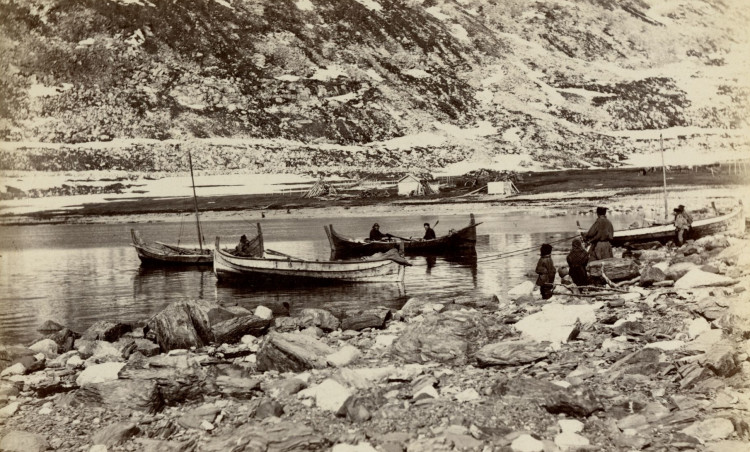 Sjøsamer på fiske i Lerresfjord, 1882. Foto: Sophus Tromholt/Universitetesbiblioteket i Bergen