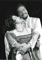 Anne Gullestad og Earle Hyman i Othello på Den Nationale Scene i 1963. Foto: Teaterarkivet UiB.